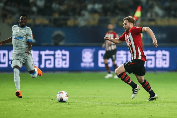 Ngoại hạng Anh vòng 33: Southampton cầm hòa Westham với tỷ số 1-1