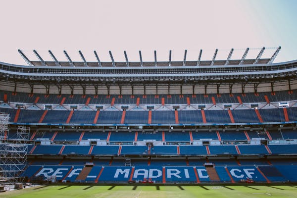 Tại sao gọi Real Madrid là kền kền trắng?